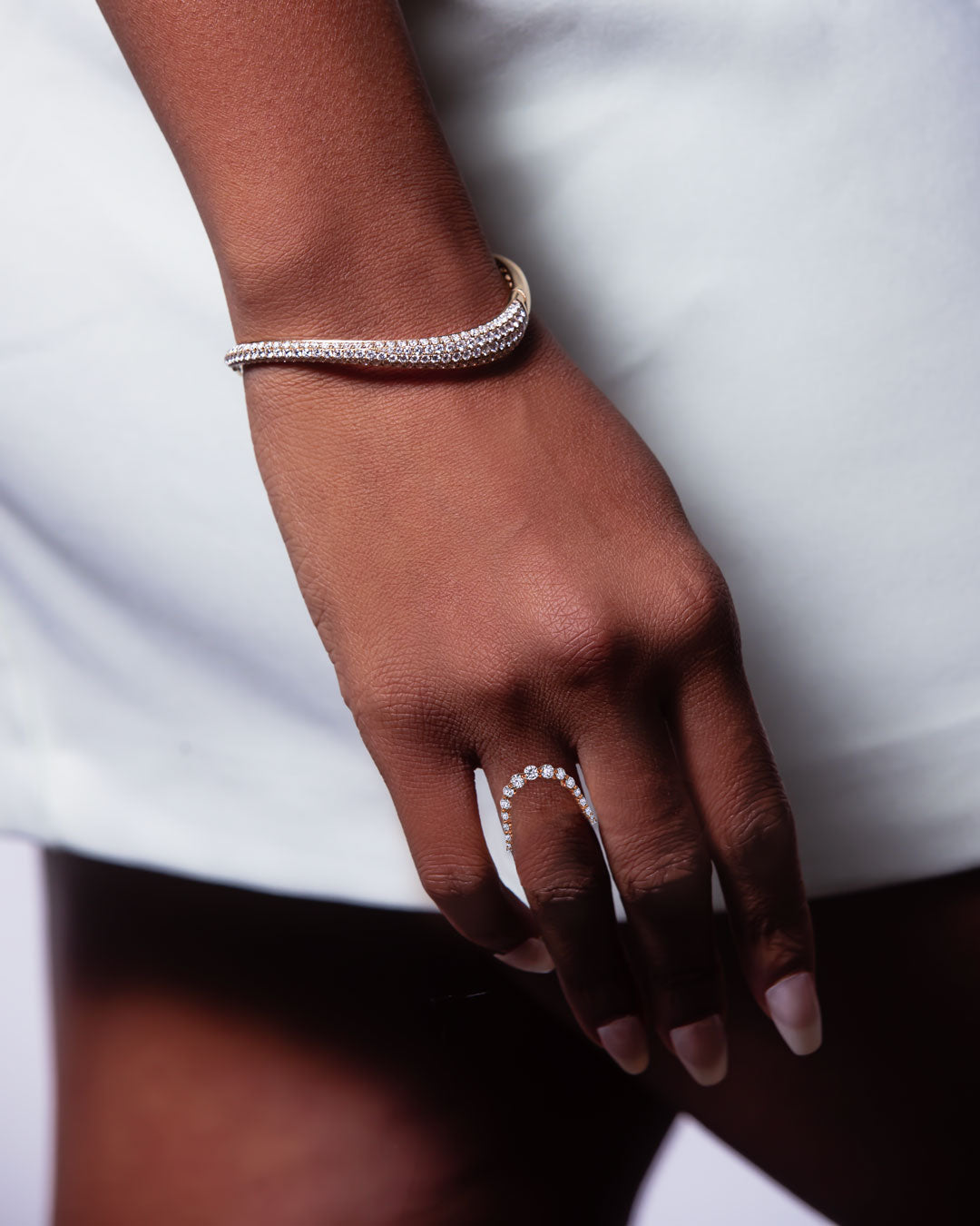 Round Diamond Curved U Ring